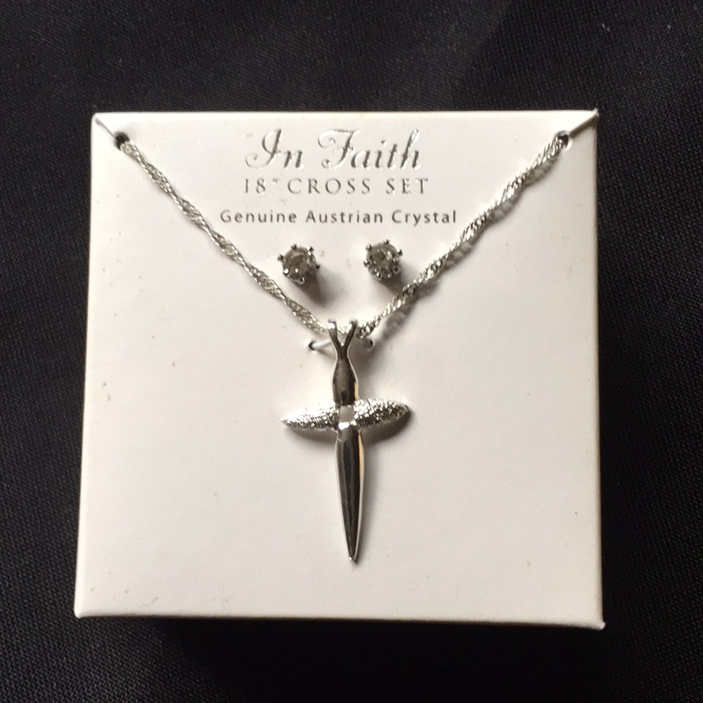 Silver  necklace with Austrian crystal earrings